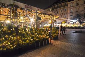 Swięta będą za miesiąc, tymczasem na Rynku Głównym...