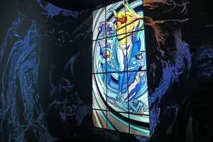 „Apollo. System Kopernika”: witraż projektu Wyspiańskiego wysłany do Rzymu