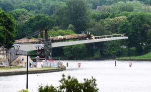 Trwa budowa kładki pieszo rowerowej z Kazimierza na Ludwinów