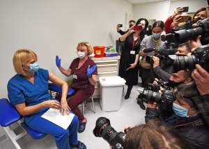 Tak ruszyły w Krakowie szczepienia przeciwko COVID