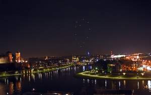 Światełko do nieba i serduszko z dronów pod Wawelem...