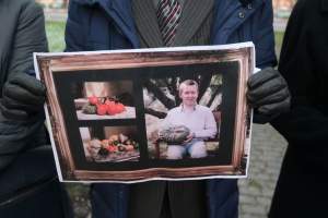 Odsłonęcie tablicy pamięci Piotra Szczesnego "Szarego Człowieka"