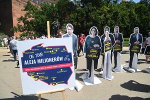 Aleja Milionerów PiS stanęła pod Wawelem, dorobili się dzięki partii