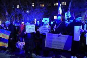 Tysiące krakowian przed konsulatem Rosji, fot. Marek Lasyk