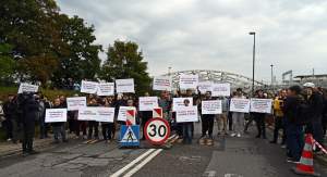 Godzina ciszy w miejscu tragedii. Protest mieszkańców Krakowa