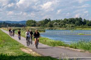 Rowerem na pociąg. Ścieżka na Kanale Łączańskim to nie tylko piękne widoki