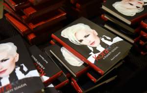 Miłość zaczyna się od miłości. Zeszyty Kory