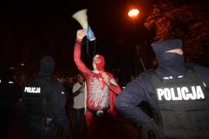 Zderzenie dwóch pikiet pod Wawelem: antypisowskiej i zwolenników władzy