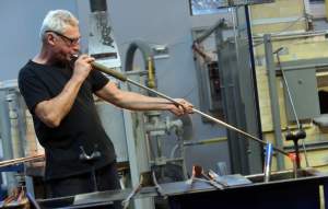 Tak tworzy się szklane cuda na Zabłociu...