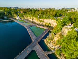 Zakrzówek na miesiąc przed otwarciem kąpieliska, trwają ostatnie prace
