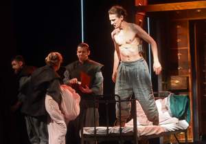 Proces Kafki w wersji musicalowej. Spektakl z rozmachem