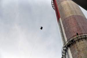 Wielkie malowanie wielkiego - największego - komina