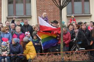 Kraków świętuje 11-Listopada: tłum na defiladzie z akcentem lotniczym