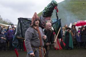 Biją się prawie naprawdę. Sympatyczna "ustawka" na Kopcu Krakusa