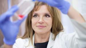 Hoduje ludzką skórę. W bardzo szlachetnym celu