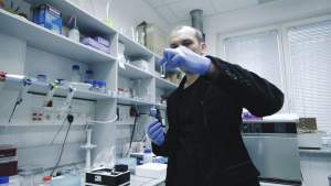 Naukowiec z Krakowa w sprytny sposób wykorzystuje do badań... klocki