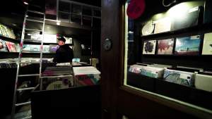 Winyle tu rządzą. Szumy, zlepy, trzaski sporo kosztują