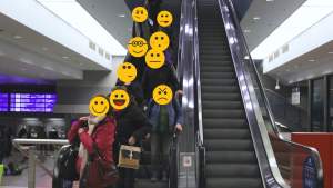 Sprawnie po ruchomych schodach? Nie da się...