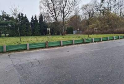 Zarząd Zieleni Miejskiej ustawia w mieście specjalne bariery i apeluje o pomoc