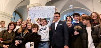Szymon Hołownia poprowadził lekcję w V LO. Młodzież powitała go jak gwiazdę