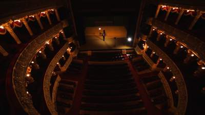 Krzysztof Piasecki: chciała iść do teatru zamiast do... sklepu, fryzjera czy kościoła