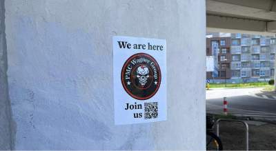 Ktoś rozkleił w Krakowie wlepki z nazwą Grupy Wagnera. Sprawą zajęła się policja