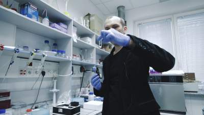 Naukowiec z Krakowa w sprytny sposób wykorzystuje do badań... klocki