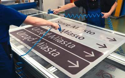 Nowe tablice w mieście i tzw. witacze: Kraków już nie "miastem królów"...