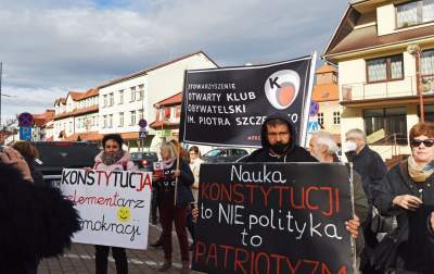 Ukarali ją za dyskusję uczniów o Konstytucji, po trzech latach została uniewinniona