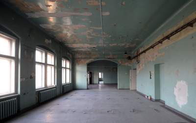 Była poczta, będzie hotel i... poczta, a na razie jest trochę strasznie