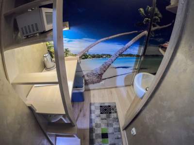 Turyści pokochali najmniejszy "apartament" świata! 2,5 metra do wynajęcia