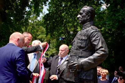 Znany był z umiłowania kobiet, koni i hucznej zabawy. W Krakowie mamy kolejny pomnik