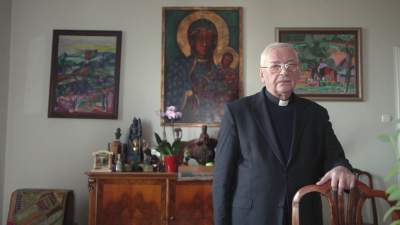Krakowska kuria ocenzurowała napis na tablicy ku czci biskupa Pieronka. "Kuriozalne"