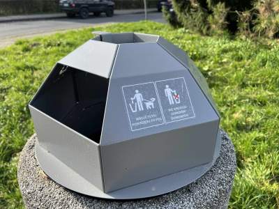 Nakładki na koszach w Krakowie. Pomogą czy nie?