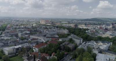 Ponad dwie trzecie krakowian zadowolonych ze swojej okolicy, najszczęśliwsi mieszkają w Bronowicach