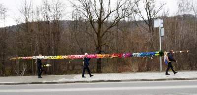 Ludzie z palmą: tradycja, barwny kicz, czyli "Tokarska Bagnieć"