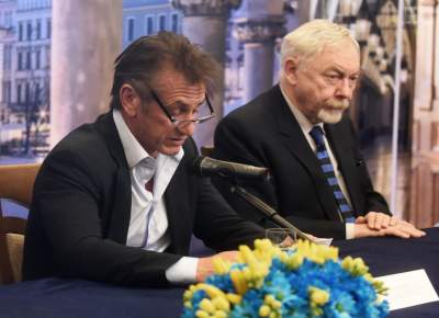 Na co idą pieniądze fundacji Seana Penna? Przedstawiono wyliczenia