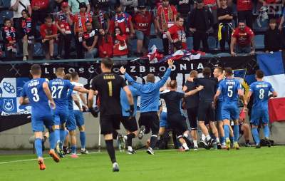 Bramkarz Puszczy wdał się w bójkę o dziewczynę, a nie został pobity. Policja dementuje