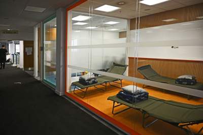 Był hipermarket, jest schronienie dla uchodźców. Znakomicie zorganizowane