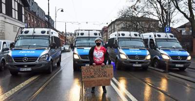 Policja nie dała rady Strajkowi Kobiet. Protestujący dotarli tam, gdzie chcieli