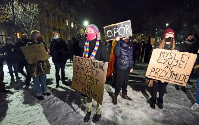 Dzień nieprzyjmowania mandatu na Rynku Głównym. Protest przeciwko zmianom w prawie