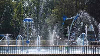 Otwarto wodny plac zabaw i... natychmiast zaczęto demontować urządzenia