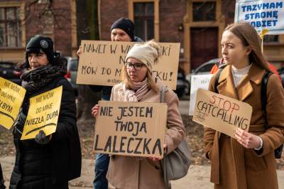 "Nawet w Walentynki nie mów do mnie kotku". Walczą o ochronę praw kobiet