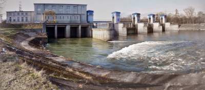 W ciągu kilku minut woda w Wiśle opadła o metr, zginęło tysiące ryb. To się powtarza...