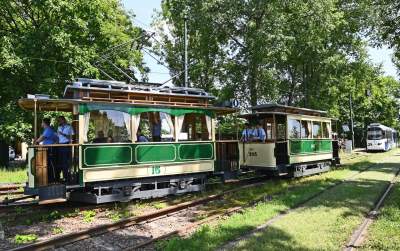 Historyczne tramwaje miały skończyć sezon, ale znów pojadą