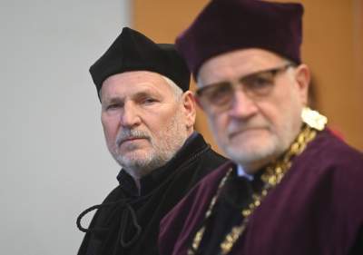 Aleksander Kwaśniewski z doktoratem krakowskiej uczelni. „Nie zmarnujmy kolejnych lat”