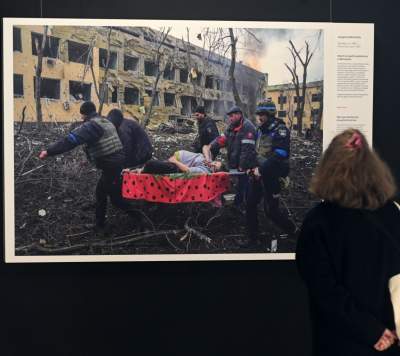 Wystawa najlepszych fotografii prasowych na świecie, niektóre są drastyczne
