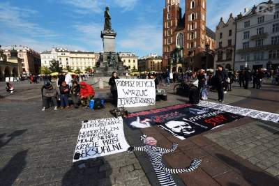 Radni odrzucili projekt obywatelski w sprawie "wyrzucenia Jędraszewskiego"