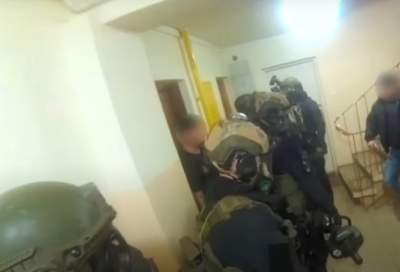 W jednej z restauracji wyciągnął broń, zatrzymali go antyterroryści (film)