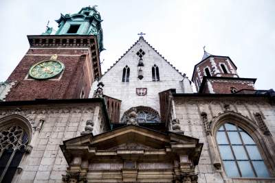 Dzwon Zygmunt zabrzmiał w południe, na apel papieża